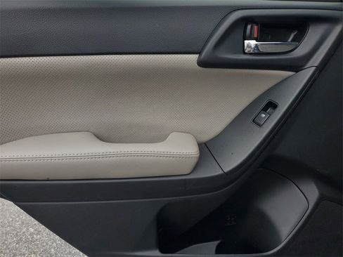 Used 2016 Subaru Forester 2.5i Limited image 16