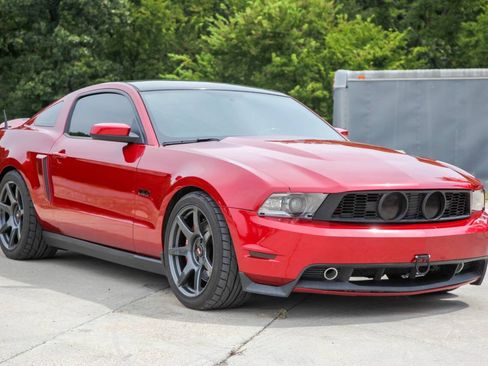 Used 2011 Ford Mustang GT Premium w/ Electronics Pkg RWD image 2