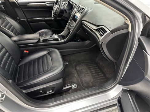 Used 2020 Ford Fusion SEL image 23