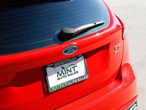 Used 2017 Ford Focus ST image 40