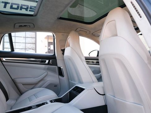 Used 2017 Porsche Panamera Turbo w/ Carbon Fiber Interior Package image 28