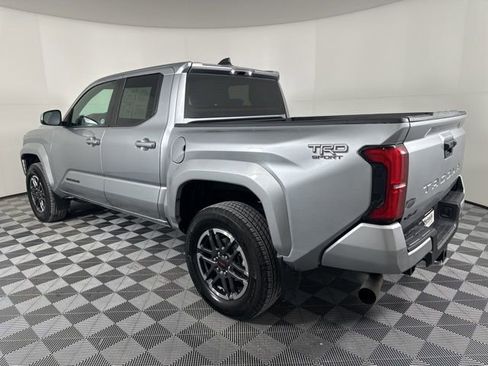 Used 2024 Toyota Tacoma TRD Sport image 5