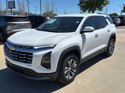 Used 2026 Chevrolet Equinox LT FWD image 3