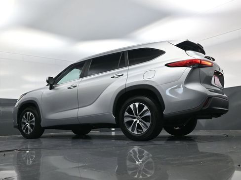 Used 2023 Toyota Highlander XLE image 20