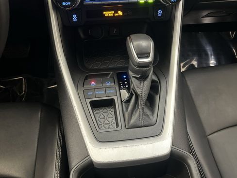 Used 2022 Toyota RAV4 XLE Premium image 20
