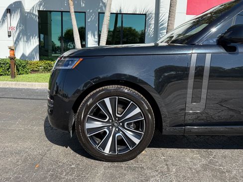 Used 2023 Land Rover Range Rover SE image 13