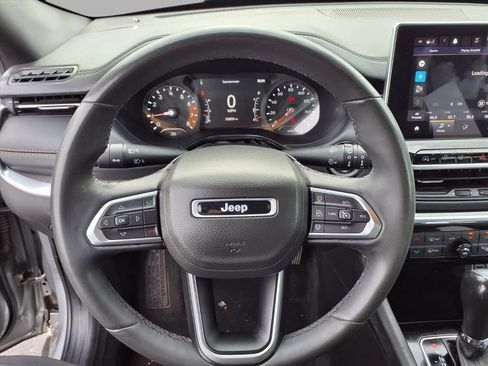 Used 2023 Jeep Compass Limited image 12