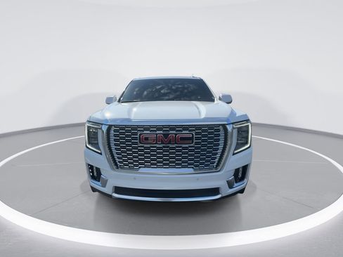 Used 2022 GMC Yukon XL Denali image 3