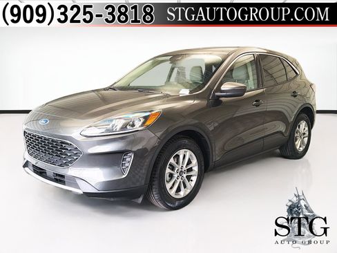 Used 2020 Ford Escape SE FWD image 1