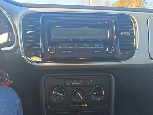 Used 2012 Volkswagen Beetle 2.5 image 16