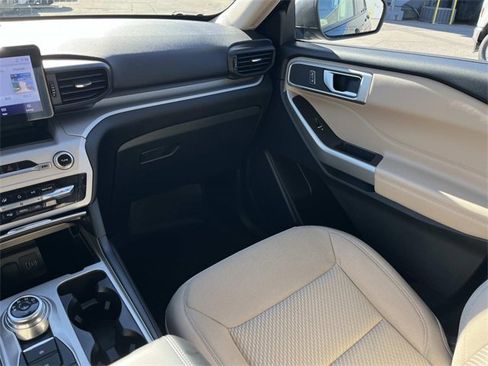Used 2023 Ford Explorer XLT image 15