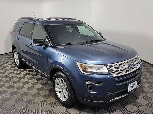 Used 2018 Ford Explorer XLT w/ Equipment Group 201A image 2