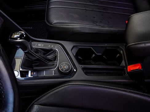 Used 2022 Volkswagen Tiguan SE R-Line image 15