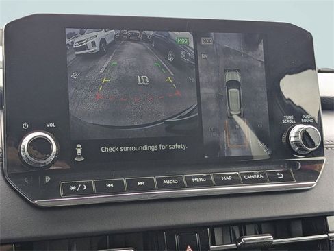 Used 2024 Mitsubishi Outlander SE image 3