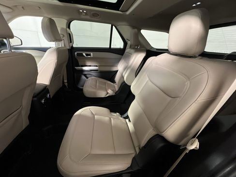 Used 2022 Ford Explorer XLT w/ Equipment Group 202A image 25