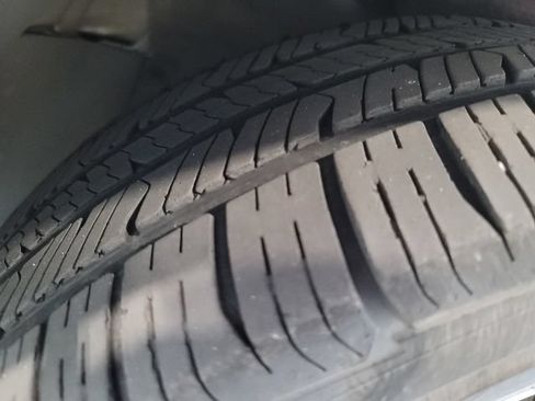 Used 2009 Buick Lucerne CXL FWD image 12