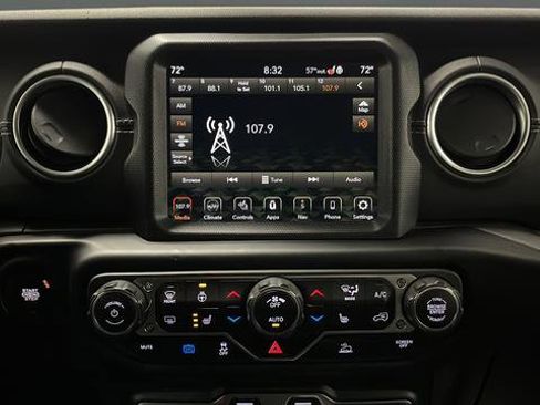 Used 2022 Jeep Wrangler Unlimited Sahara w/ Cold Weather Group AWD/4WD image 12