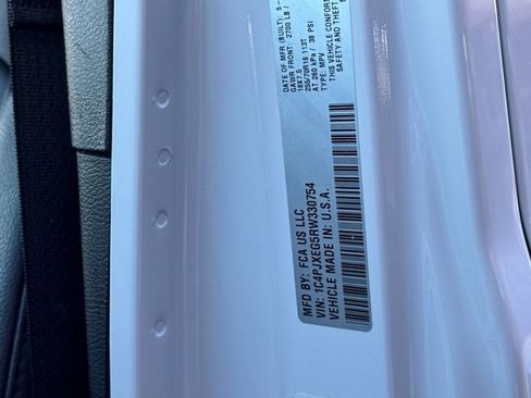 Used 2024 Jeep Wrangler Sahara image 35