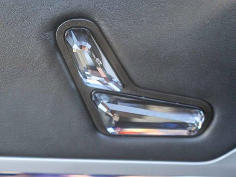 Used 2023 BMW 760i xDrive w/ Luxury Rear Seating Package image 21