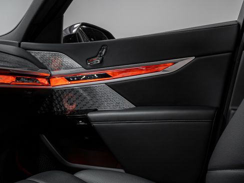 Used 2023 BMW i7 xDrive60 image 12