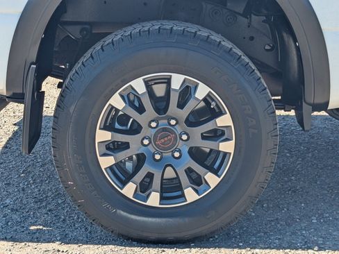 Certified 2024 Nissan Titan PRO-4X AWD/4WD image 9