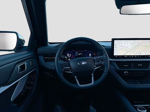 Used 2025 Ford Explorer Platinum image 23