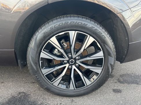 Certified 2025 Volvo XC60 B5 Plus w/ Climate Package image 9