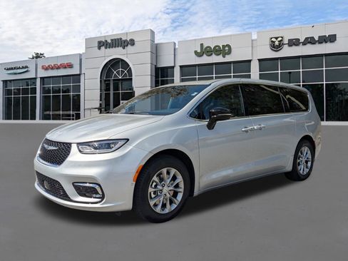 New 2026 Chrysler Pacifica Limited image 7