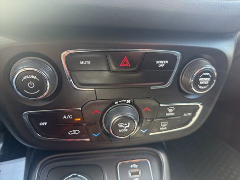 Used 2018 Jeep Compass Trailhawk w/ Navigation Group AWD/4WD image 18