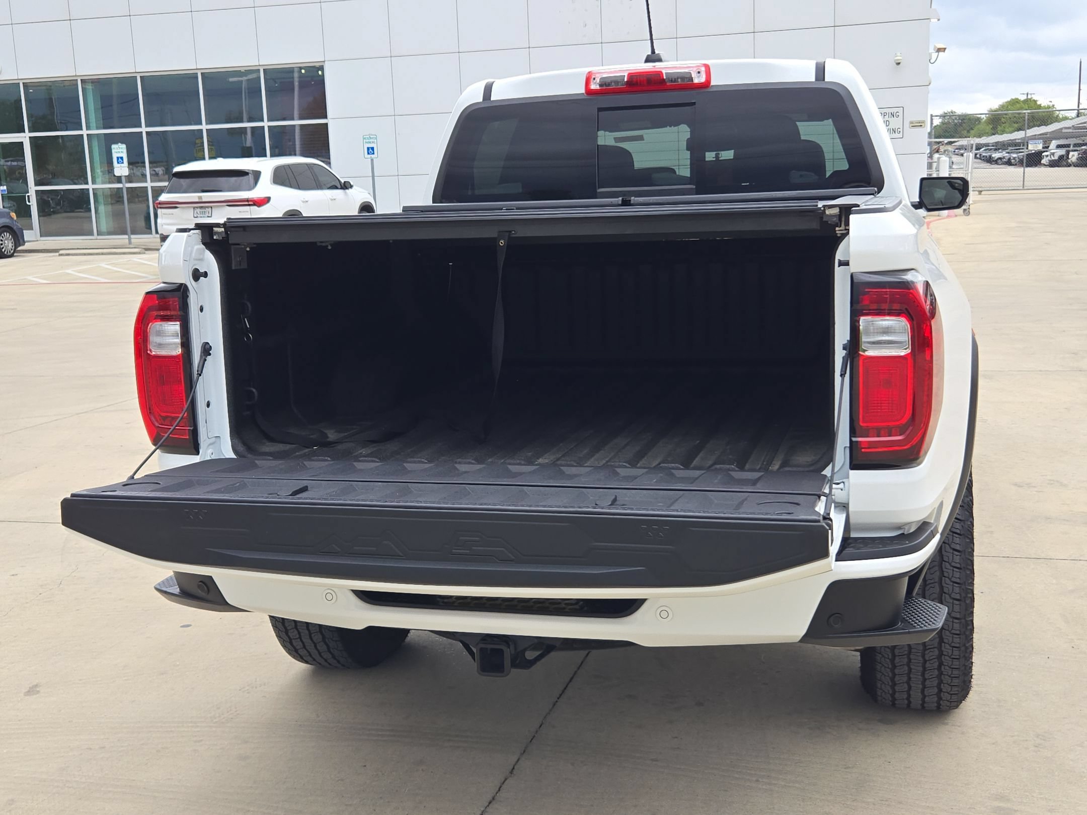 Certified 2025 GMC Canyon AT4 w/ AT4 Premium Package AWD/4WD image 23