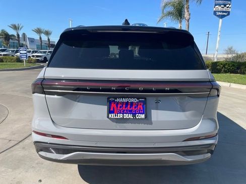 New 2026 Lincoln Nautilus Reserve w/ Jet Appearance Package image 4