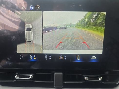 Used 2025 Chevrolet Equinox LT w/ Safety and Technology Package AWD/4WD image 26