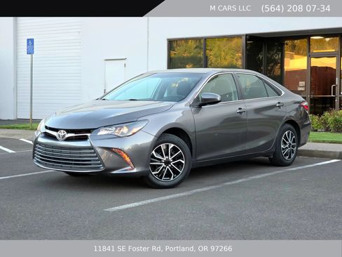 Used 2017 Toyota Camry LE FWD image 2