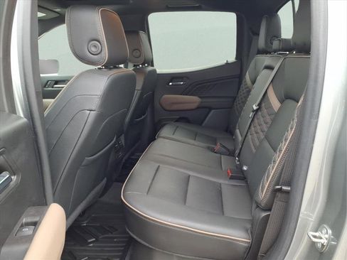 Used 2023 GMC Canyon Denali image 17