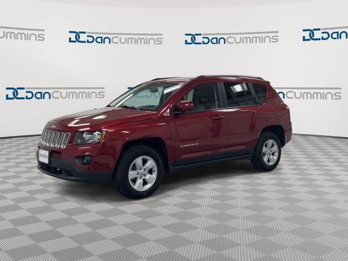 Used 2017 Jeep Compass Latitude FWD image 4