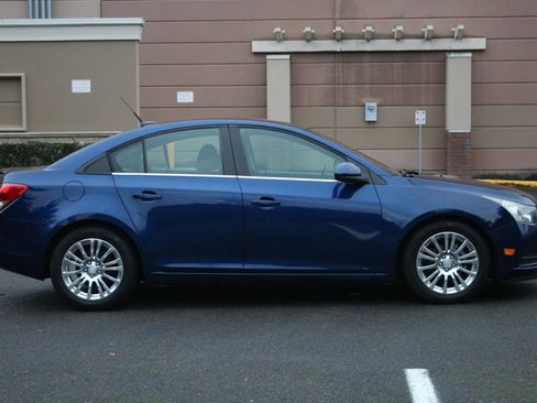 Used 2013 Chevrolet Cruze Eco image 7