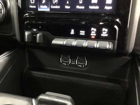Used 2024 RAM 1500 Laramie AWD/4WD image 27
