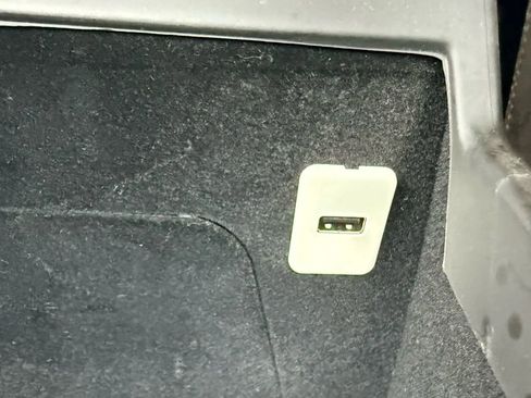 Used 2011 Cadillac Escalade Premium image 16