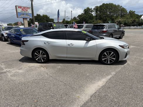 Used 2021 Nissan Maxima 3.5 SV w/ Floor Mat Group FWD image 5