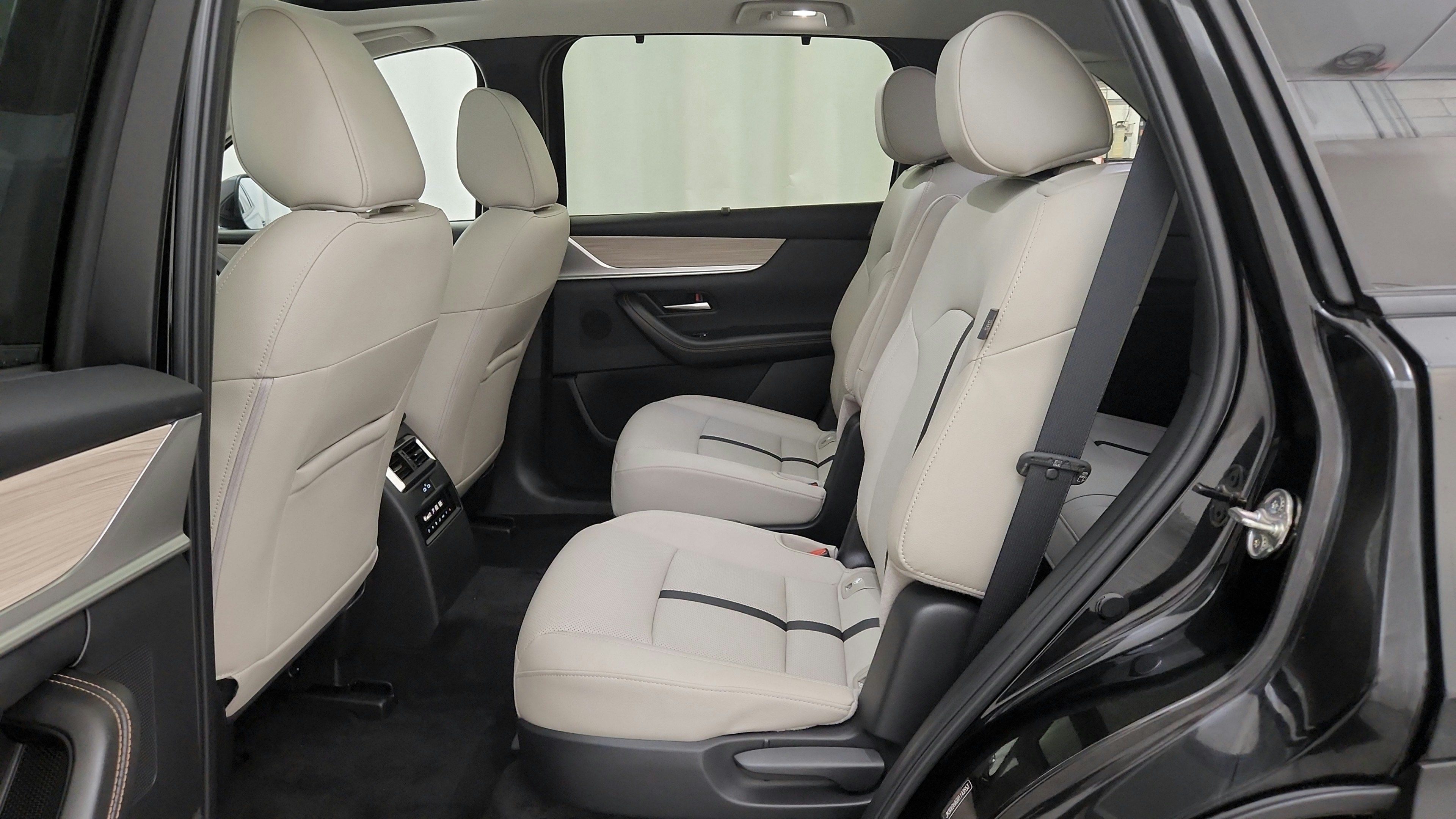 Used 2024 MAZDA CX-90 Plug-In Hybrid w/ Premium Pkg AWD/4WD image 26