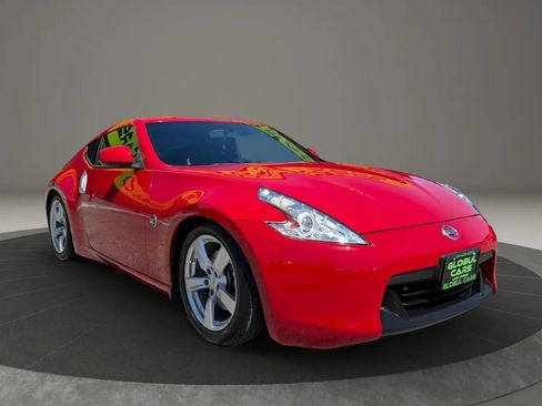 Used 2011 Nissan 370Z Coupe RWD image 4