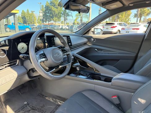 Used 2022 Hyundai Elantra SEL w/ Convenience + Premium Package image 15