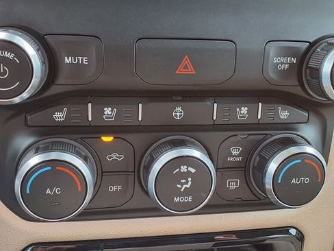 Used 2019 RAM 1500 Laramie RWD image 13