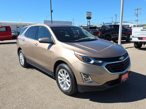 Used 2019 Chevrolet Equinox LT image 2