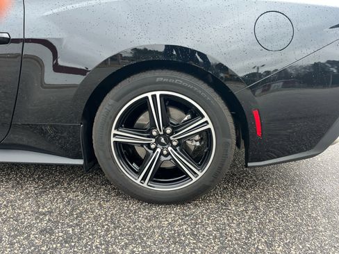 Used 2025 Ford Mustang Coupe image 30