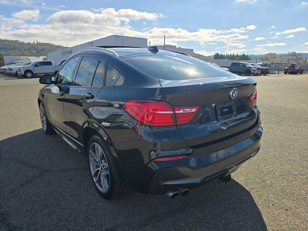 Used 2018 BMW X4 xDrive28i w/ Premium Package Enhanced AWD/4WD image 3