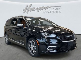 New 2026 Chrysler Pacifica Pinnacle w/ Trailer Tow Group video 2