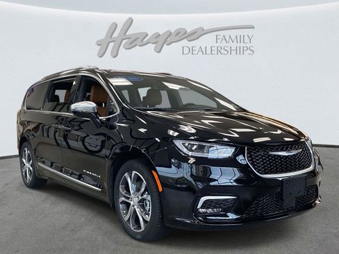 New 2026 Chrysler Pacifica Pinnacle w/ Trailer Tow Group image 2