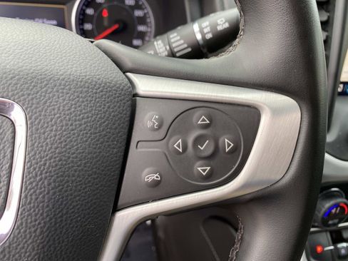 Used 2023 GMC Acadia SLT image 17