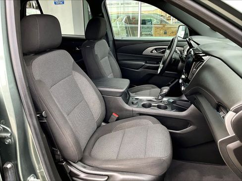 Used 2023 Chevrolet Traverse LT image 11